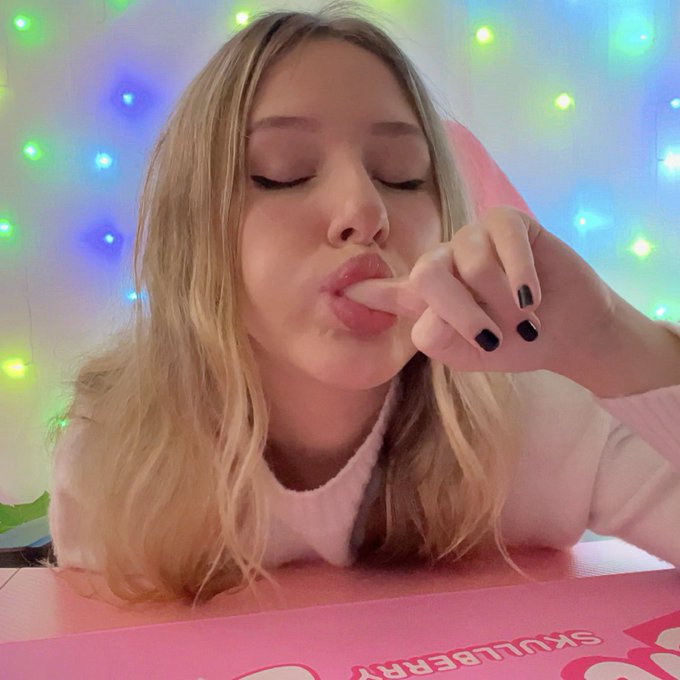 Is this what they mean by finger licking good https://t.co/G5uCzrh63M