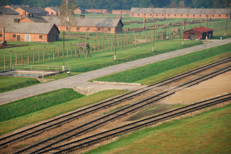 November 30, 1943 | #Auschwitz camp register counts 54.446 male prisoners in #Auschwitz I, II, and III camps, and 33.846 women in Auschwitz II-Birkenau.