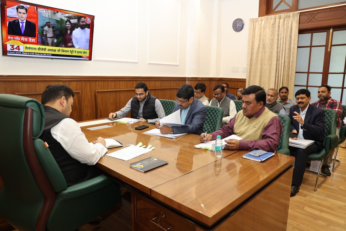 बेसिक शिक्षा विभाग के अधिकारियों के साथ शीतकालीन सत्र के दौरान चल रहे सदन के संबंध में विभिन्न विषयों पर चर्चा की। 

<a href="/basicshiksha_up/">Department Of Basic Education Uttar Pradesh</a>