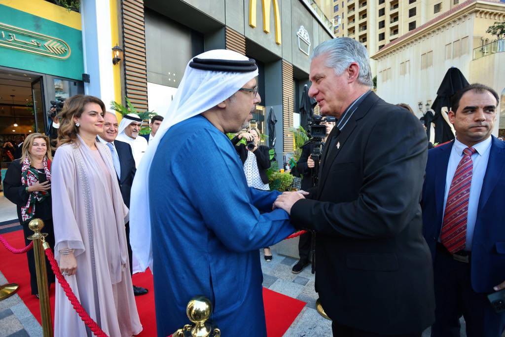 DiazCanelB's tweet photo. Provechoso intercambio sostuve con empresarios emiratíes sobre las diversas oportunidades de negocios en #Cuba, en aras de desarrollar proyectos conjuntos en sectores de interés común y dinamizar los nexos económicos, comerciales, financieros y de cooperación entre ambos países. https://t.co/b93t0ekKx5