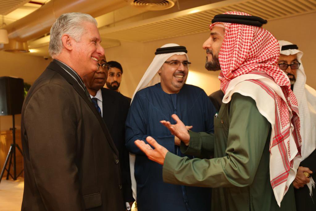 DiazCanelB's tweet photo. Provechoso intercambio sostuve con empresarios emiratíes sobre las diversas oportunidades de negocios en #Cuba, en aras de desarrollar proyectos conjuntos en sectores de interés común y dinamizar los nexos económicos, comerciales, financieros y de cooperación entre ambos países. https://t.co/b93t0ekKx5