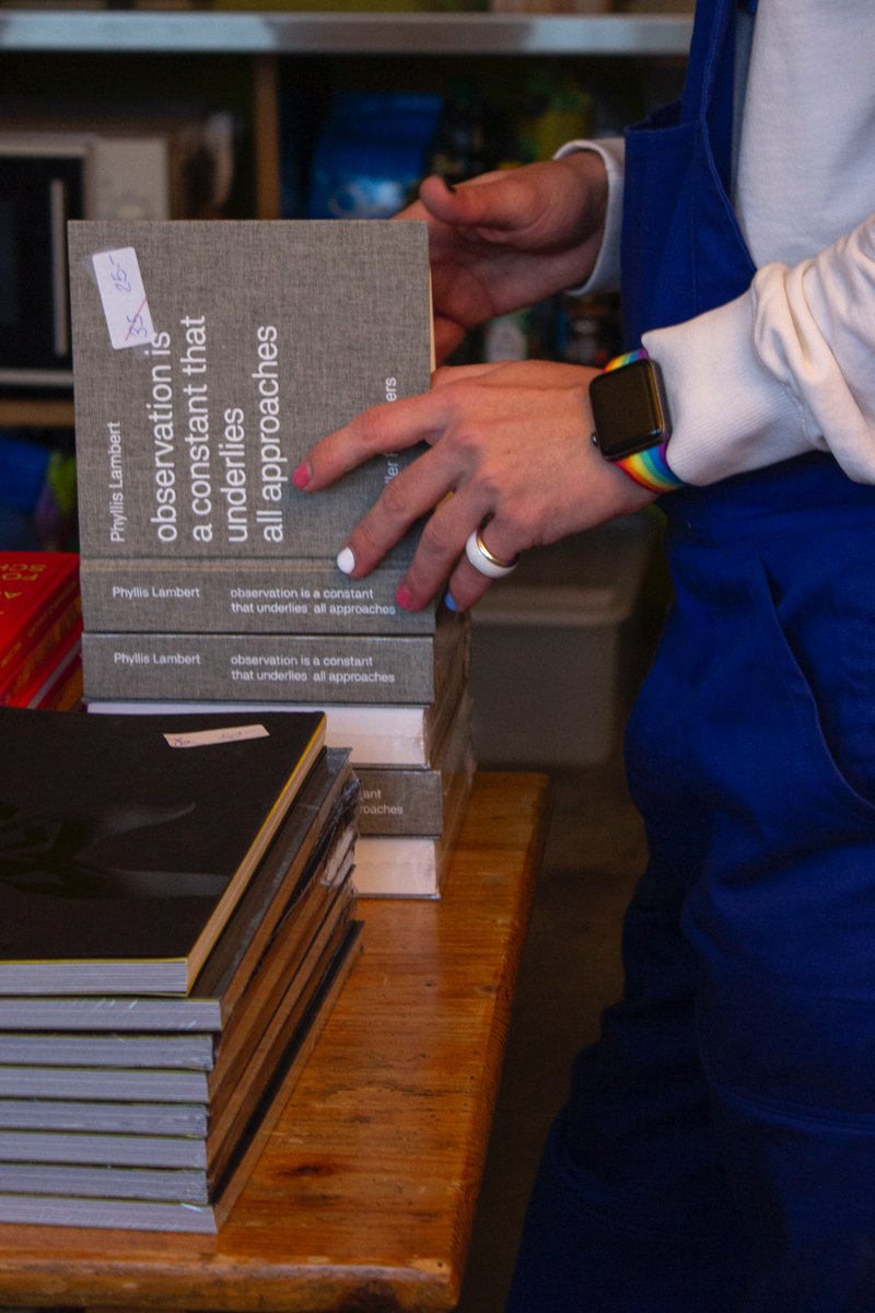 LarsMullerBooks's tweet image. A snapshot of yesterday's book flea market at our studio. A wonderful evening of books and music. Thank you to all who could make it and we hope everyone is having a great start to the festive season!

#designbooks #zurich #architecturebooks #photobooks #larsmullerpublishers