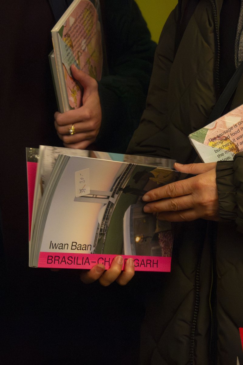 LarsMullerBooks's tweet image. A snapshot of yesterday's book flea market at our studio. A wonderful evening of books and music. Thank you to all who could make it and we hope everyone is having a great start to the festive season!

#designbooks #zurich #architecturebooks #photobooks #larsmullerpublishers