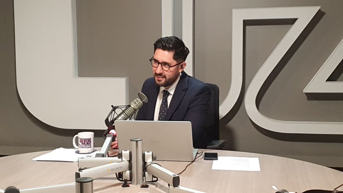 sspsinaloa1's tweet photo. El secretario de Seguridad Pública, Gerardo Mérida Sánchez, acudió a entrevista al noticiero Luz Noticias, donde dio a conocer avances en materia de seguridad en el marco del #SegundoInformeRocha, y así como otros temas de interés para la sociedad.
#SSPSinaloa https://t.co/CyqmzHtYG5