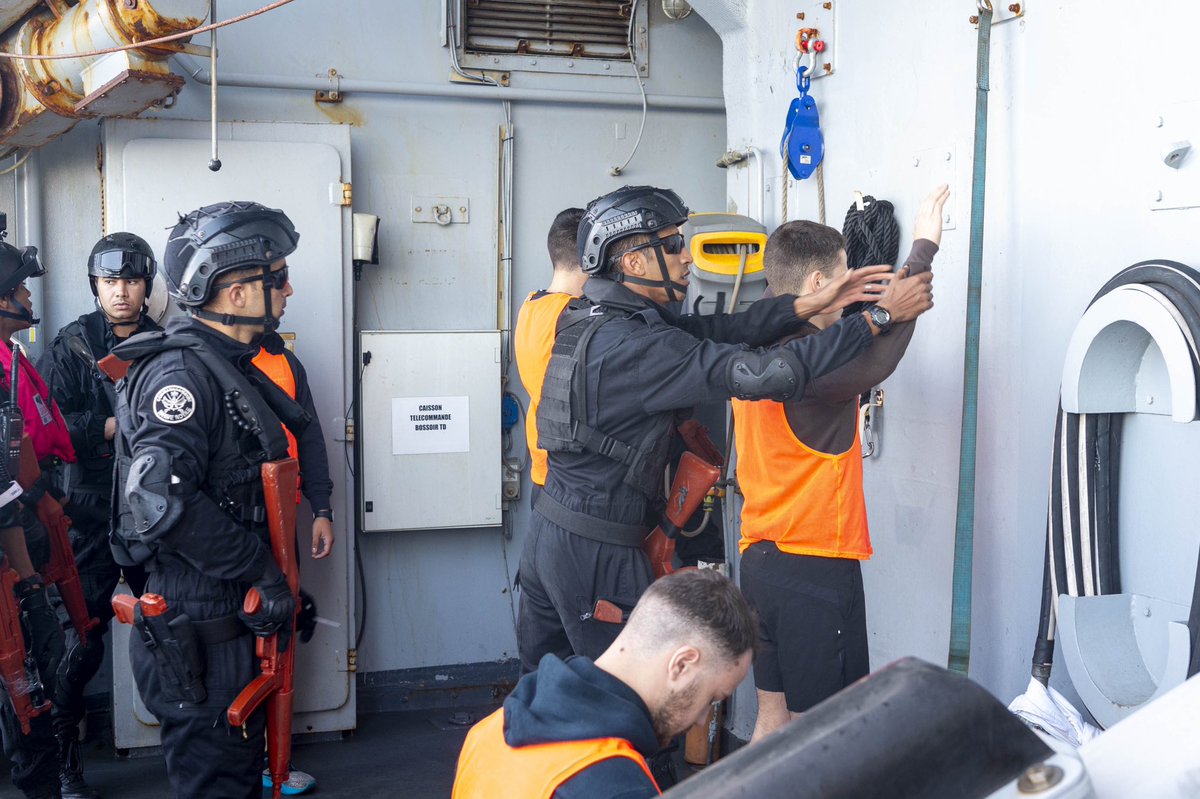 Cecmed_Off's tweet photo. #Coopération I 3ème jour d’exercices à la mer pour les frégates 🇲🇦 Tarik Ben Ziyad et 🇫🇷 La Fayette dans le cadre de l'activité de coopération opérationnelle #CHEBEC 23 ! Au programme, de nombreuses activités qui permettent de développer l'interopérabilité entre nos deux marines. https://t.co/ee4VnAToHU