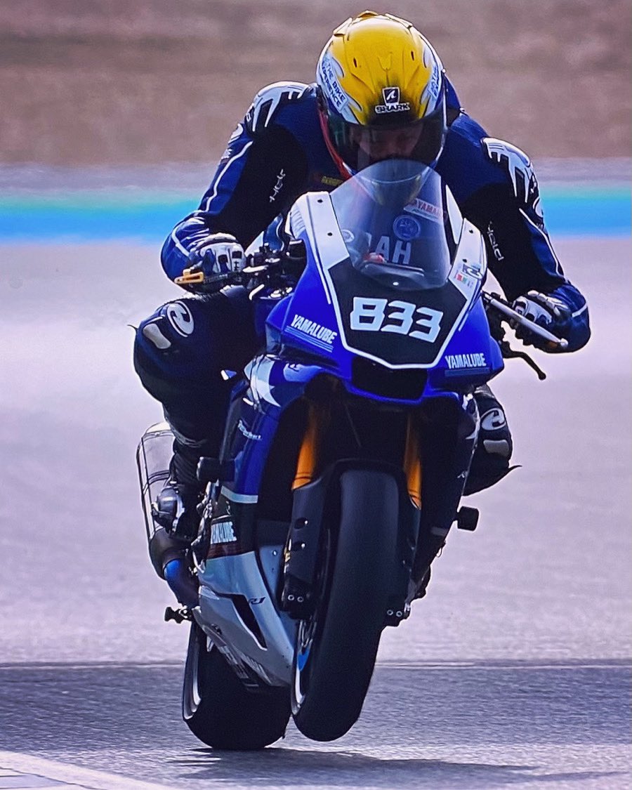 And some days you just need to go as fast as possible…..for no reason other than it’s fun! @yamaharacingcom @KTechSuspension @BDSRacing @HeldBikeGear