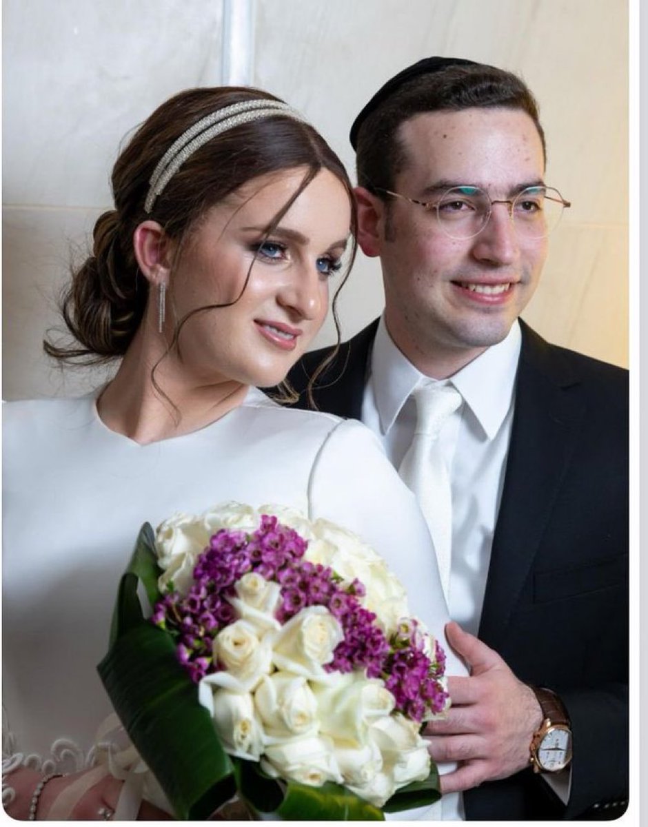 NYCGreenfield's tweet image. Remember this face of a failed ceasefire.

This 24 year old woman was on her way to work this morning as a school teacher when she was murdered by Hamas DURING A CEASEFIRE.

Compounding the horror, Livia Dickman was pregnant with her first child.