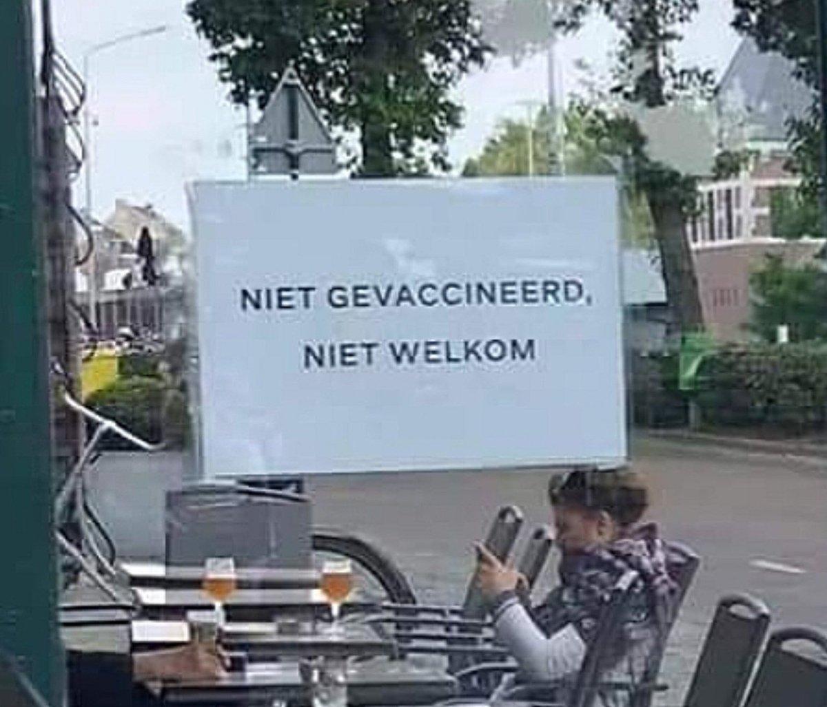 Timmermans wil niet met PVV &amp; FVD werken omdat hij 'tegen uitsluiting' is. Toen er daadwerkelijk MILJOENEN mensen werden uitgesloten was hij STIL!

Doe een ♥️ &amp; RT als jij dit ook NOOIT meer vergeet!