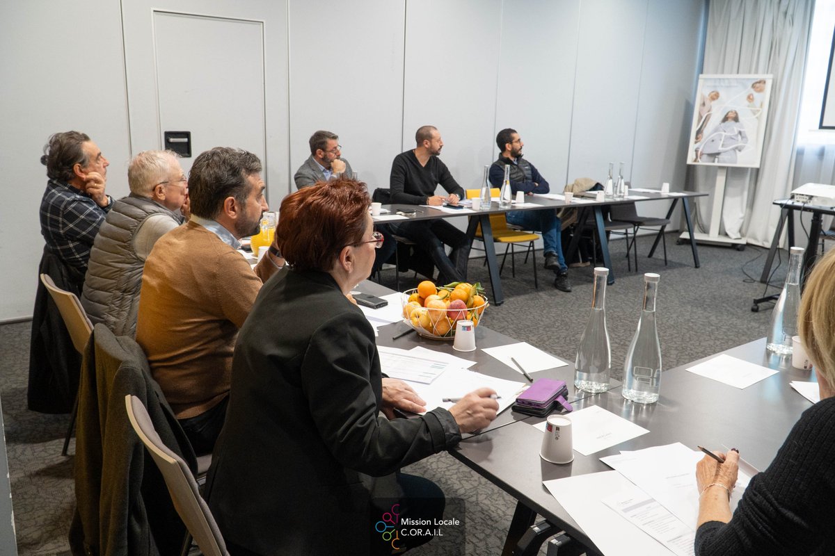mlcorail's tweet photo. Cet après-midi a eu lieu notre conseil d'administration. 😀☀

Nous souhaitons remercier l'ensemble des membres pour leur présence et leur écoute. 🤝

#Association #MissionLocaleCORAIL #Hyères #LaCrau #Carqueiranne #LaLondeLesMaures #BormesLesMimosas #LeLavandou #Collobrières https://t.co/bYJBOcnKe9