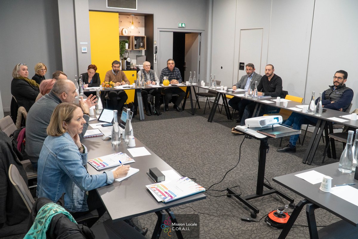 mlcorail's tweet photo. Cet après-midi a eu lieu notre conseil d'administration. 😀☀

Nous souhaitons remercier l'ensemble des membres pour leur présence et leur écoute. 🤝

#Association #MissionLocaleCORAIL #Hyères #LaCrau #Carqueiranne #LaLondeLesMaures #BormesLesMimosas #LeLavandou #Collobrières https://t.co/bYJBOcnKe9