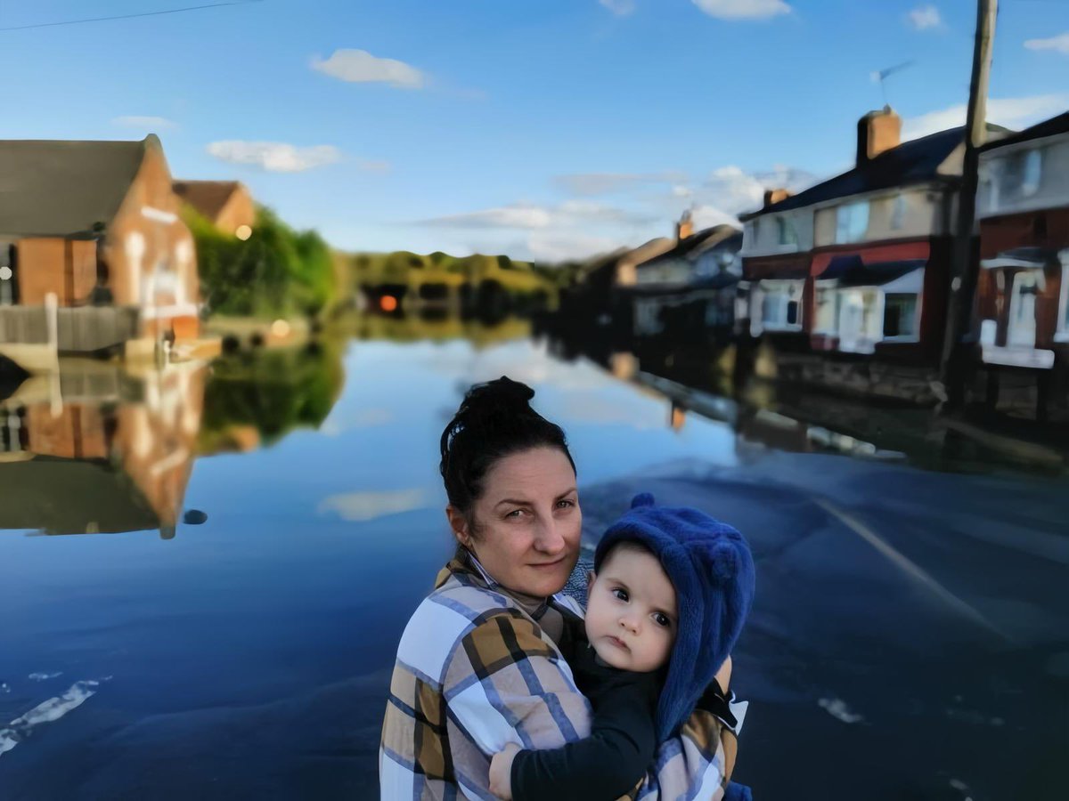 TheZoomNews1's tweet photo. A family who was evacuated from their house in #Catcliffe due to flooding will be out of their home for their baby’s first Christmas.
(1/3)
#sheffield #rotherham #flood https://t.co/Bc5iqxvnm7