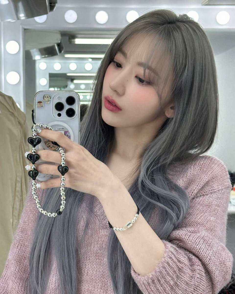 _Nhep's tweet image. Louis Vuitton x UNICEF #MAKEAPROMISE campaign

For every sale of the Silver Lockit bracelet – a specially designed product symbolising protection and care – $100 is donated to Unicef, to protect children in danger.