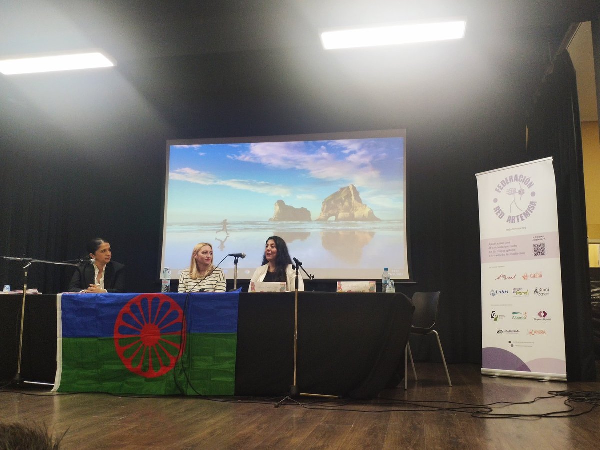 Saragomcue's tweet photo. Testimonios de mujeres gitanas rompiendo estereotipos y barreras, son referentes  para toda la sociedad "Elegí estudiar derecho para poder defender a mi pueblo" 
@ArtemisaRed II Jornadas Universitarias de Población Gitana https://t.co/Kmov6lGWVa