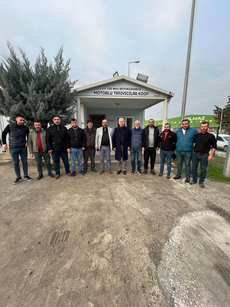 KVelittin's tweet photo. Büyükçekmece Motorlu Taşıyıcılar Kooperatifi’ni ziyaret ettik. Bizleri samimiyetle karşılayan komşularımıza tatlı ikram edip, hasbihal ettik. #büyükçekmece #motorlu #taşıyıcılar #kooperatif https://t.co/bLSRIf3mRM