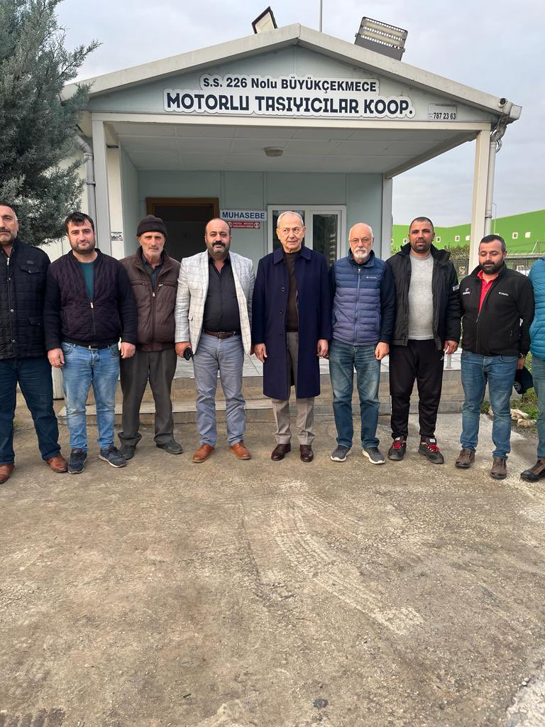 KVelittin's tweet photo. Büyükçekmece Motorlu Taşıyıcılar Kooperatifi’ni ziyaret ettik. Bizleri samimiyetle karşılayan komşularımıza tatlı ikram edip, hasbihal ettik. #büyükçekmece #motorlu #taşıyıcılar #kooperatif https://t.co/bLSRIf3mRM