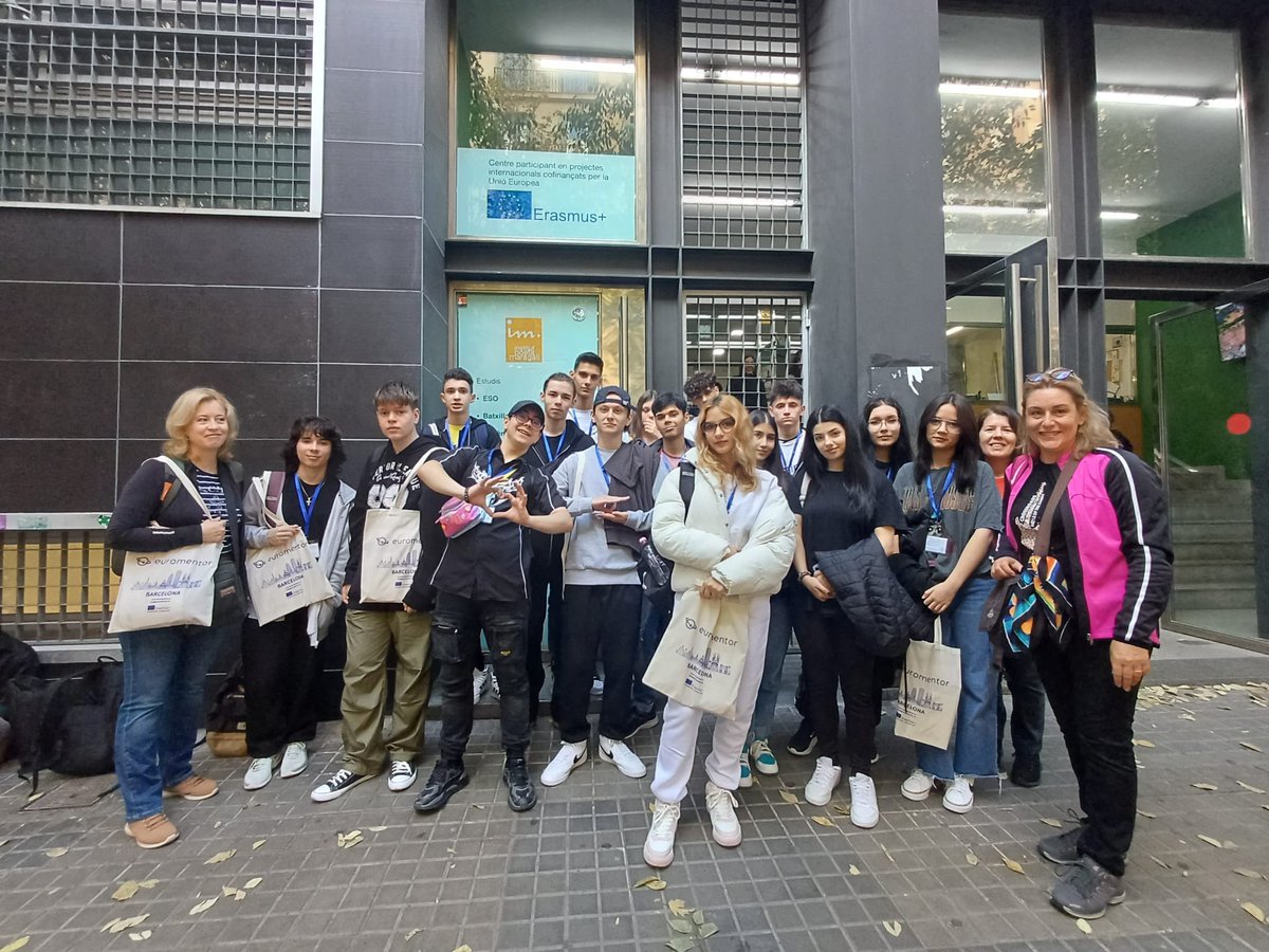 Ins. Poeta Maragall tweet media