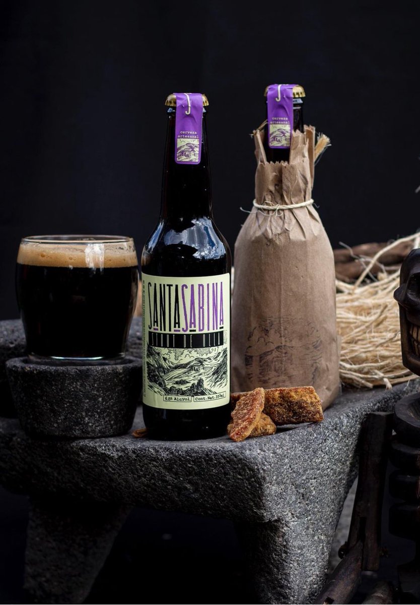 tuenchapu's tweet photo. Okey. Va hilo de cervezas invernales/navideñas que puedes conseguir en el barrio 🎄
Comenzamos con la #stout de olla de SANTA SABINA https://t.co/zaLGhLdS0c