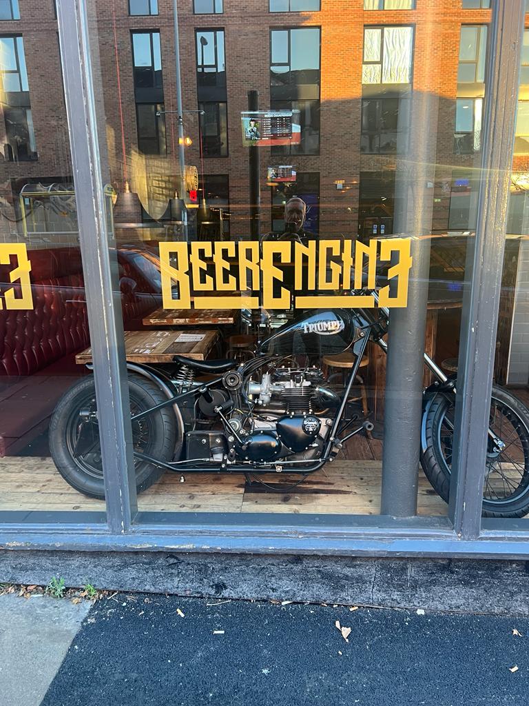 Bond_media's tweet photo. Loved by the trade as their go to bar after work as well as sports fans and fans of their "Free Burger Fridays."
Beer Engine on Hardman Street celebrates 5 years in business this month.
#bar #liverpoolbar #pubfood #whiskey #beer #liverpool #football #ufc #Ifc https://t.co/lZdZ2gc0K8