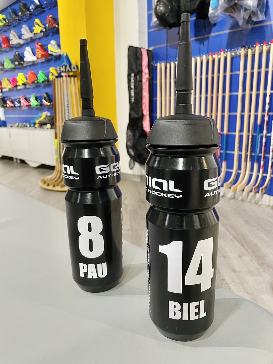e3rollerskating's tweet photo. Personalización ✨ Una botella o pelota personalizada es el detalle perfecto para cualquier jugador/a de hockey 🎁
#rollerhockey #hockey #hoquei #e3rollerskating https://t.co/5swFZ1r51c