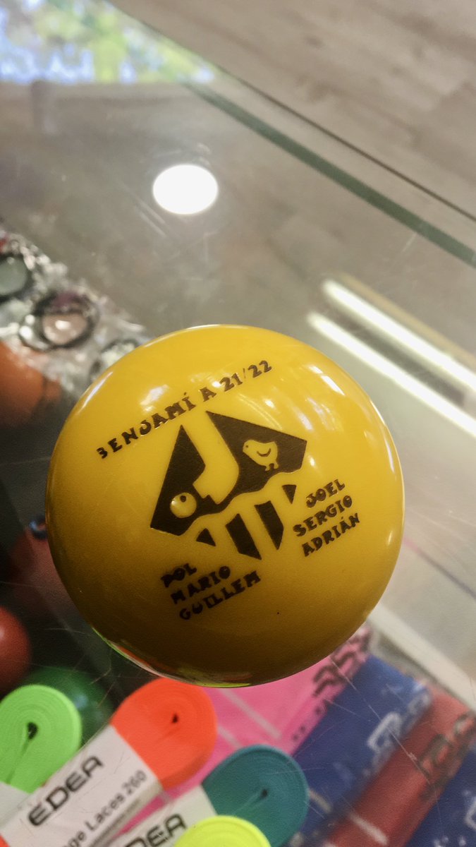 e3rollerskating's tweet photo. Personalización ✨ Una botella o pelota personalizada es el detalle perfecto para cualquier jugador/a de hockey 🎁
#rollerhockey #hockey #hoquei #e3rollerskating https://t.co/5swFZ1r51c
