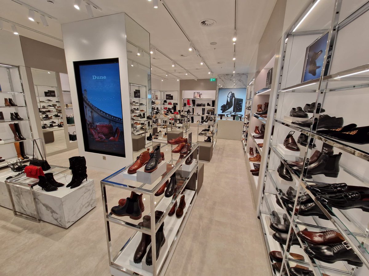 M3contracts's tweet image. New Dune site in Manchester Arndale completed just over 10 years since we did the first one. Good contractor with good clients. Full turn key fit out inc joinery manufacture. Back paint glass shopfront. M&amp;amp;E pack and life systems. LVT floor. On time to budget.