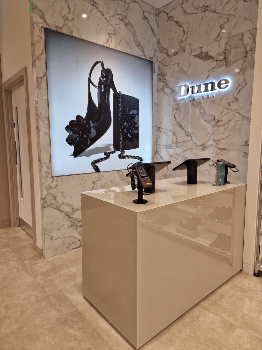M3contracts's tweet image. New Dune site in Manchester Arndale completed just over 10 years since we did the first one. Good contractor with good clients. Full turn key fit out inc joinery manufacture. Back paint glass shopfront. M&amp;amp;E pack and life systems. LVT floor. On time to budget.