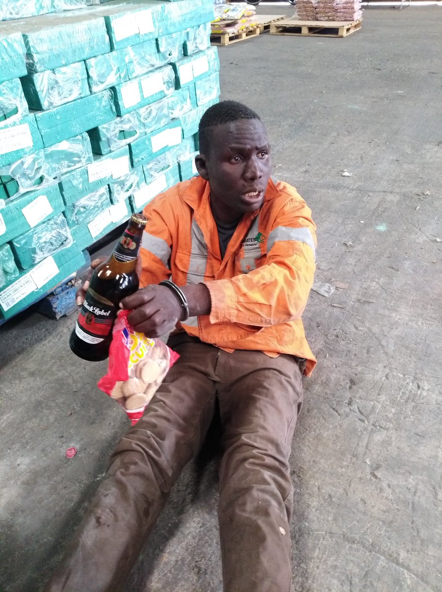 ChrisMaruva's tweet photo. When wishes would become crude tackles. This Bulawayo traditional healer was caught stealing a beer a sachet of loose biscuits. https://t.co/1DrsQwgQxq