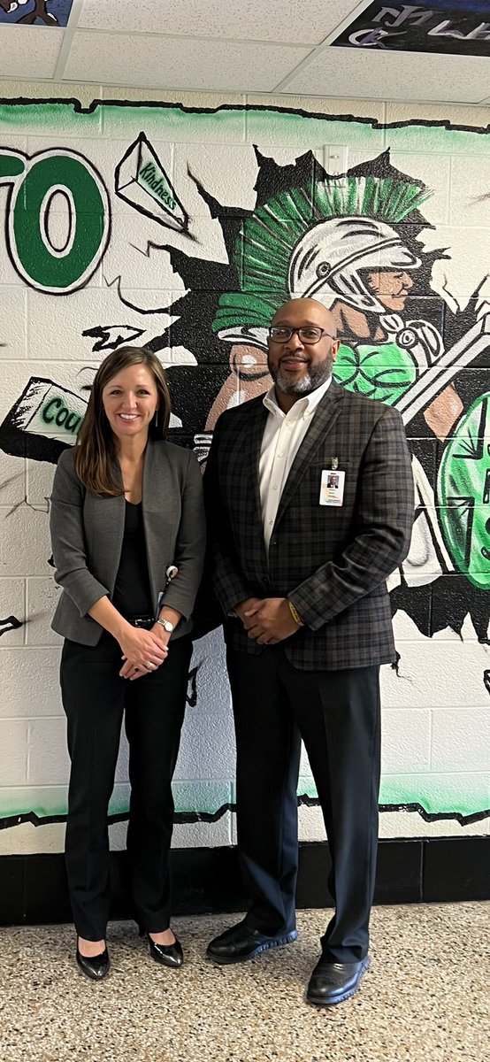 FredrickSellars's tweet photo. Thank you to Mrs. Catherine Johnson for being Principal for a Day at @WCJackson4 Jackson Middle School. Mrs. Johnson shared information about resources that the Guilford County Family Justice Center provides and how she can support JMS families. #PFAD2023 https://t.co/26wJu2bu7Q