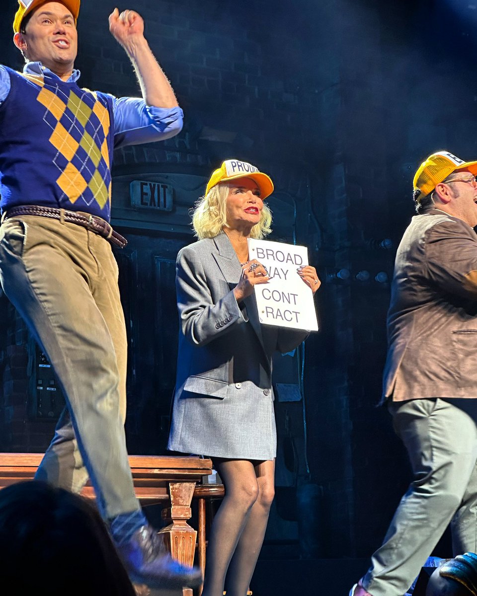 Jane_Blatz's tweet photo. SO much fun & non-stop laughter watching @joshgad & Andrew Rannells give two of the most hilarious & off-the-wall performances I’ve seen at #GutenbergTheMusical w/ surprise guest, the legendary @KChenoweth 🫧💖 This show was batshit insane & SO ridiculously funny 🤣
@GutenbergBwy https://t.co/DnwT2apUKZ