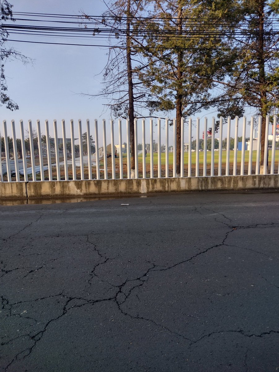 L_u_i_g_i_g_v's tweet image. Después del aguacero de ayer, en el #TecnologicodeMonterrey #Pachuca riegan sus áreas verdes.