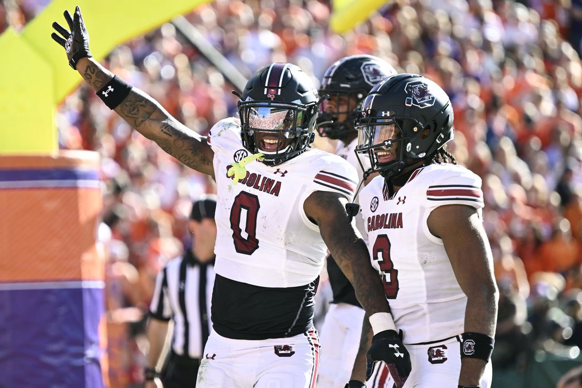themichealtyler's tweet photo. Truly humbled and blessed to receive an offer to THE University of South Carolina! Blessed! Spurs up! @CoachSBeamer @WrightJody @CoachJonWheeler @JeffBarnes52 @JoshuaOrtegon https://t.co/R0olXs4PyC
