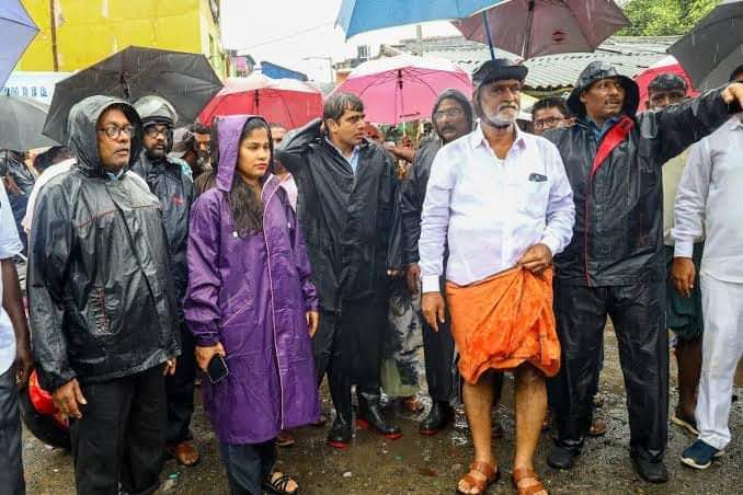 பதவிக்கு வந்து ஒன்பது வருடங்களுக்கு மேலாகியும் ஒருவர் ஒருமுறைகூட பத்திரிகையாளர்களைச் சந்திக்காமலிருக்கிறார்.. 

சென்னை மேயர் ப்ரியா ராஜன் மழைநீர் மீட்புக்காக களப்பணியில் இறங்குகிறார்..

அதுகுறித்து நிருபர்களின் கேள்விகளுக்கு பதிலளிக்கிறார்..
அதில் அவர் பொய்யான தகவல்களைச் சொன்னால்
