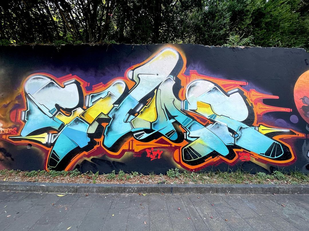 Chas #loveletters at #Overlinejam 2023 
.
#overlinejam #overline #overline2023 #loop #loopcolors #streetart #astrofat #graffitisupplies #urbanart #sprayart #spraypaint #graffiti #graffitiart #astrofatshop