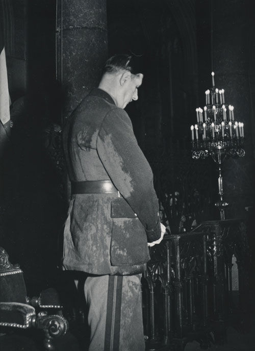 « La République est laïque, mais la France est chrétienne »   

Charles De Gaulle