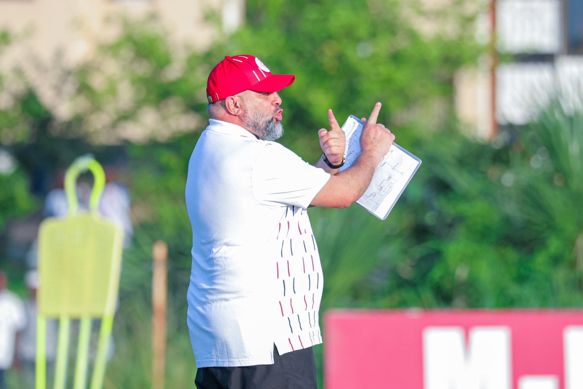 SimbaSCTanzania's tweet photo. Kazi imeanza rasmi kwa kocha Benchikha. #WenyeNchi #NguvuMoja https://t.co/NPJK7IGZxb