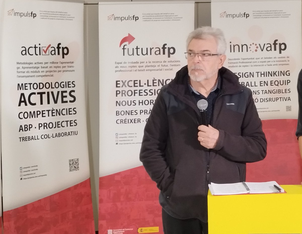 marbellver76's tweet photo. #makerfest #Orgullfp @educaciocat @futura_fp @fpcatalunya 

Agrair al Magi de Leitat @leitat @iam3dhub 
A L'Esteve Juanola Subdirector de Programes i Projectes i a Miriam Milán Subdirectora Ordenació Curricular https://t.co/DRVl2uamIS