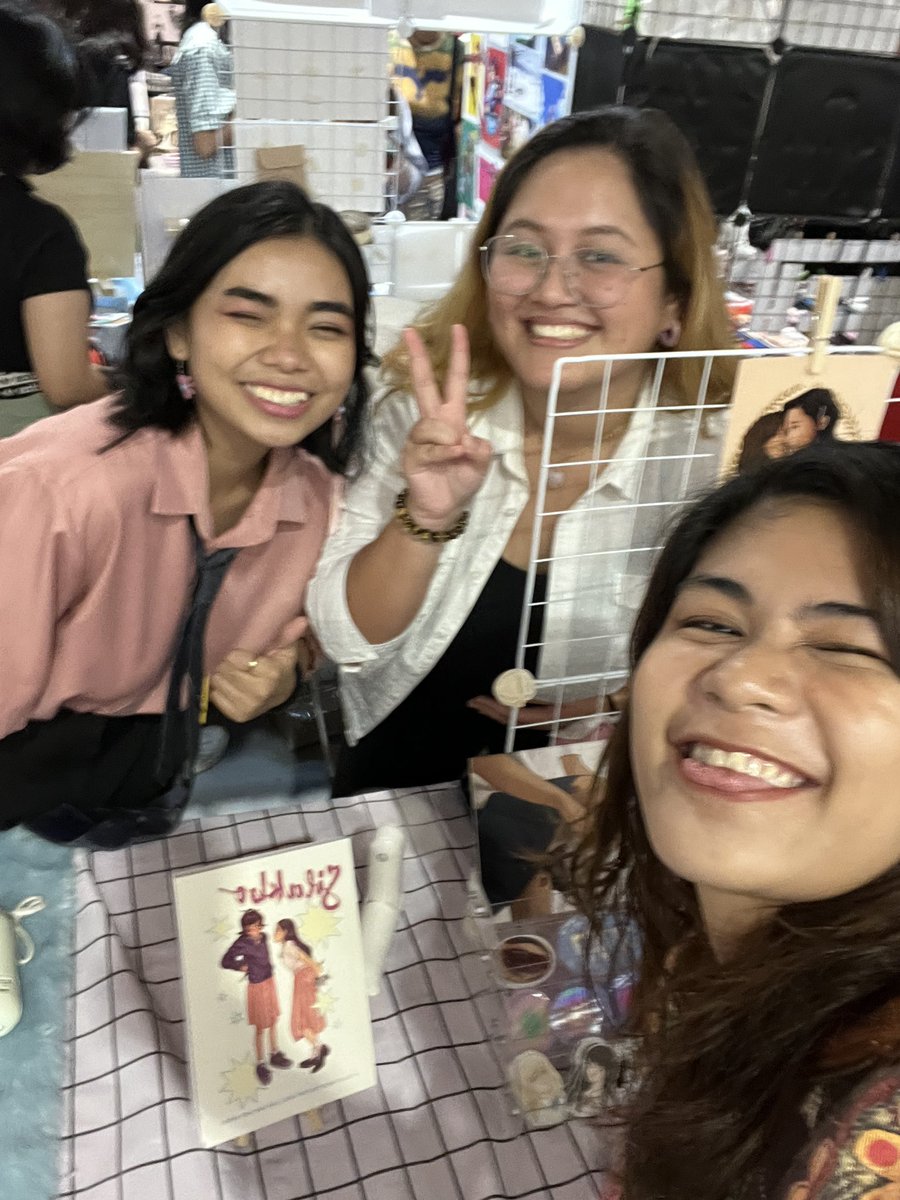 hirayel's tweet photo. Wildcard visit from @artscapade_ 🤣 daming naungkat pero it’s so nice seeing you for the first time, Sam! Patiently waiting for the time na magtetable kna sa cons 🤝 https://t.co/ZoMcMjlRet