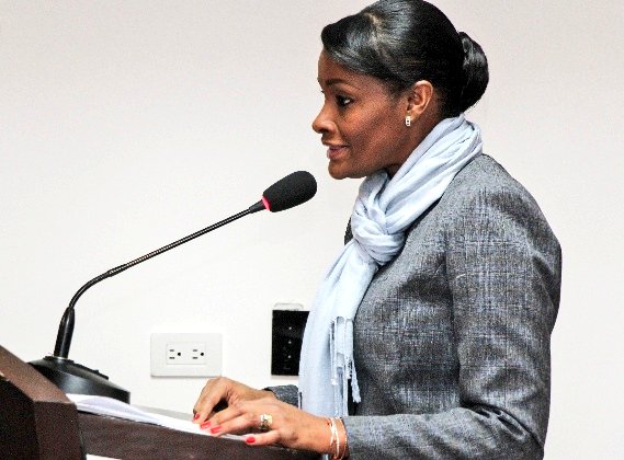 En un supuesto juicio político a la fiscal general <a href="/DianaSalazarM2/">D Salazar</a> , se la imaginan defendiéndose en la asamblea con ese elocuente dialecto que posee? 
😏🤔😶🫢🫣