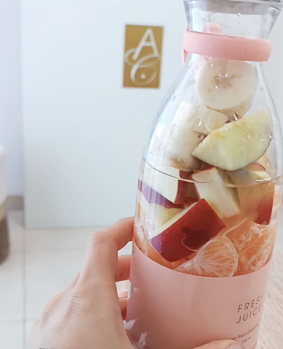 AnnaCortesi's tweet photo. Smoothies are generally considered a healthier option, it's crucial to pay attention to the ingredients used. Adding excessive amounts of sugary fruits or sweetened yogurt can impact the overall nutritional profile. 

 #juicing #smoothies #juice https://t.co/VLMyYi5lfJ
