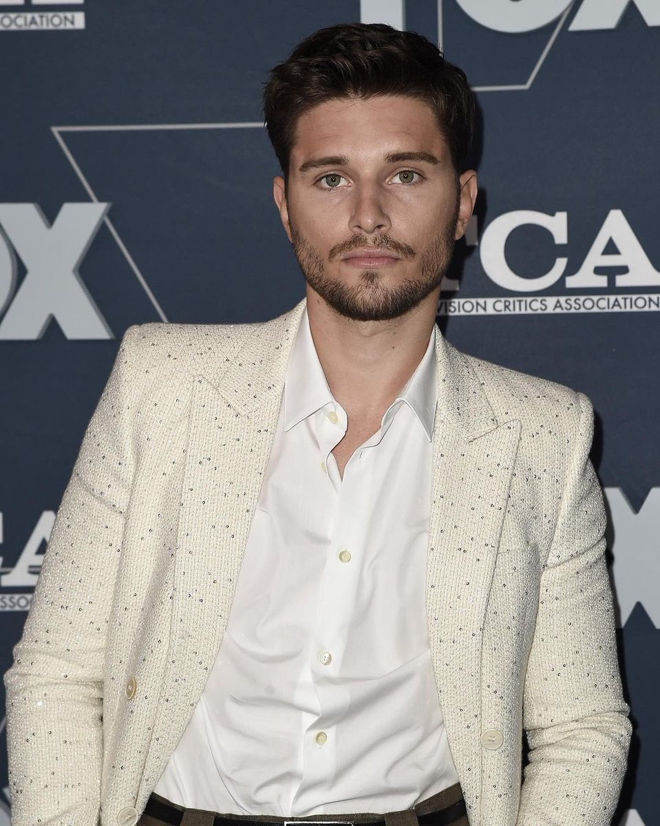 multislushie's tweet photo. “The red carpet never looked better!” #911LoneStar #FOXTCA #TCA20
[9-1-1: Lone Star via Instagram 1/8/20] https://t.co/ycK9l7V6U3