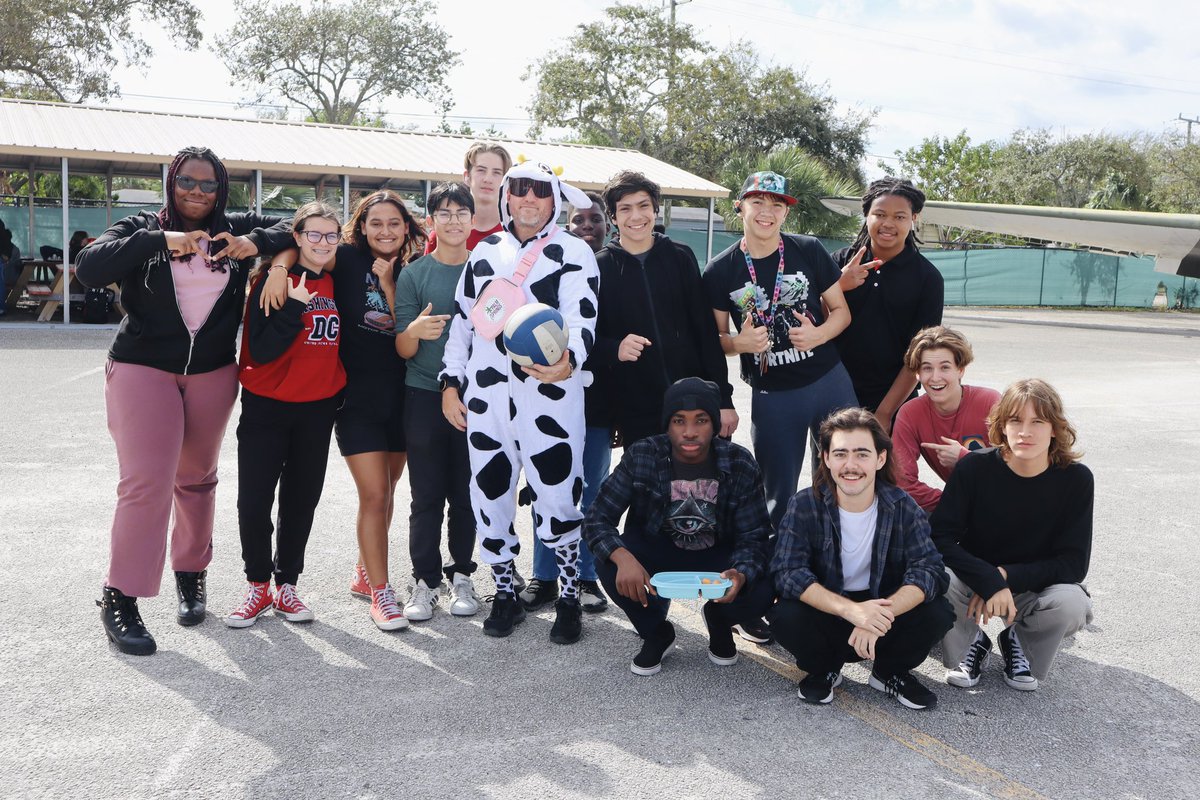 gstarschoolarts's tweet photo. Congratulations to G-Star student, Petra Germain! 🎉 Her logo design is the Village of Palm Springs’ official logo for their new Rec on the Moove program! 🤩🙌🐮🐄
#GStar #GStarHigh #RecOnTheMoove #GraphicDesign #LogoDesigns #Art #HighSchool https://t.co/H1Vltx89D4