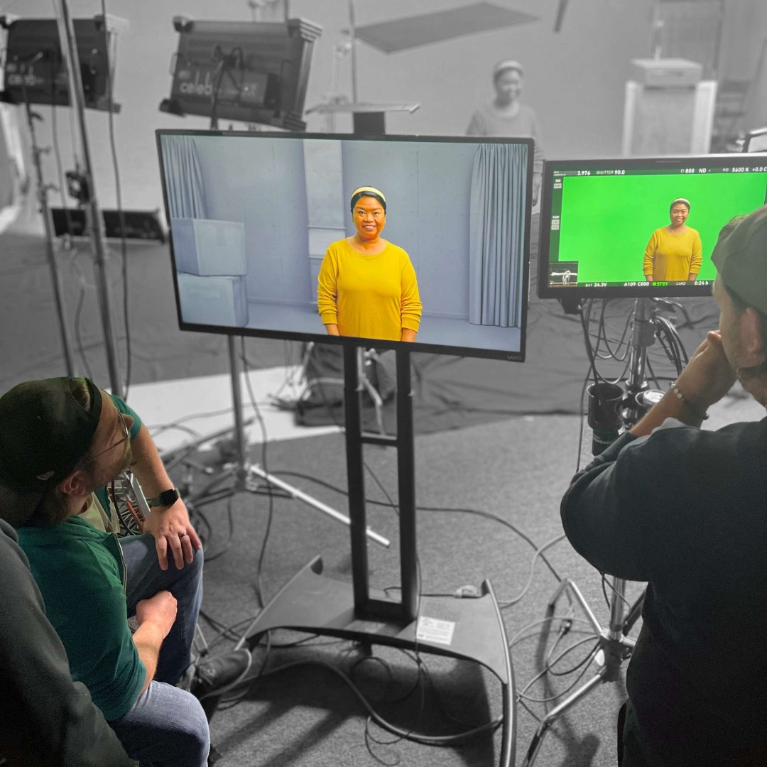 dPost_Studio's tweet photo. #SetLife in #studio with our friends at #Mower for a colorful #FirstEnergy production.

#Virtual #commercial #VideoProduction https://t.co/yVK5nj0aSX