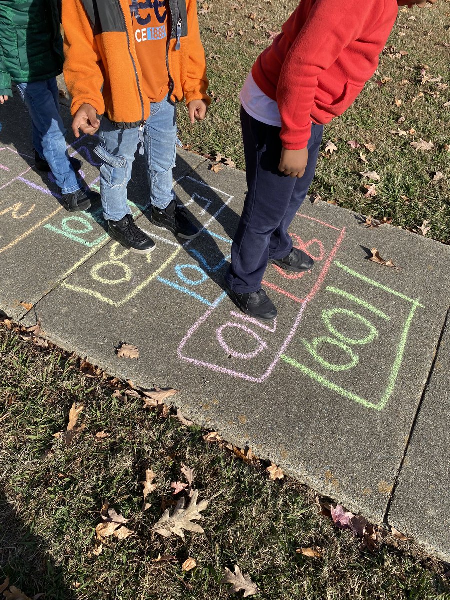 MrsPayne_K's tweet photo. The K Team took our kinders outside to practice counting by 1s to 10 and Skip counting by 10s to 100 @MTCChampions. @HamptonCSchools @HCS_TitleI @The_Math_Wiz @michele_vinnie https://t.co/1BsZQL538D