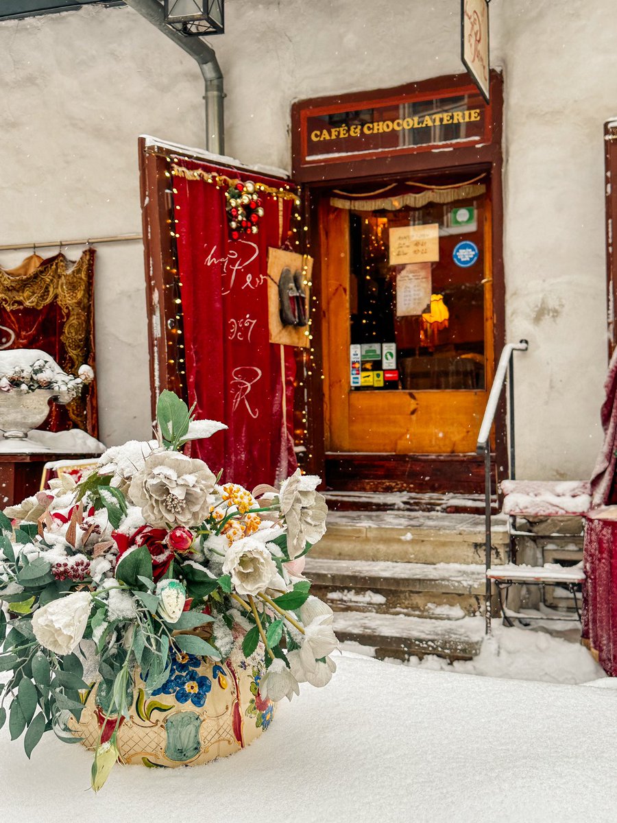 VisitTallinn's tweet photo. More snow coming down in #Tallinn, just in time for the #Christmas Market opening tomorrow (Dec 1) at 18:00 on Town Hall square. Don��t miss the Coca Cola festive caravan at Rotermann quarter at 16:00 (Dec 1). 
#VisitTallinn #VisitEstonia #WINTER https://t.co/88RLIyEHbt