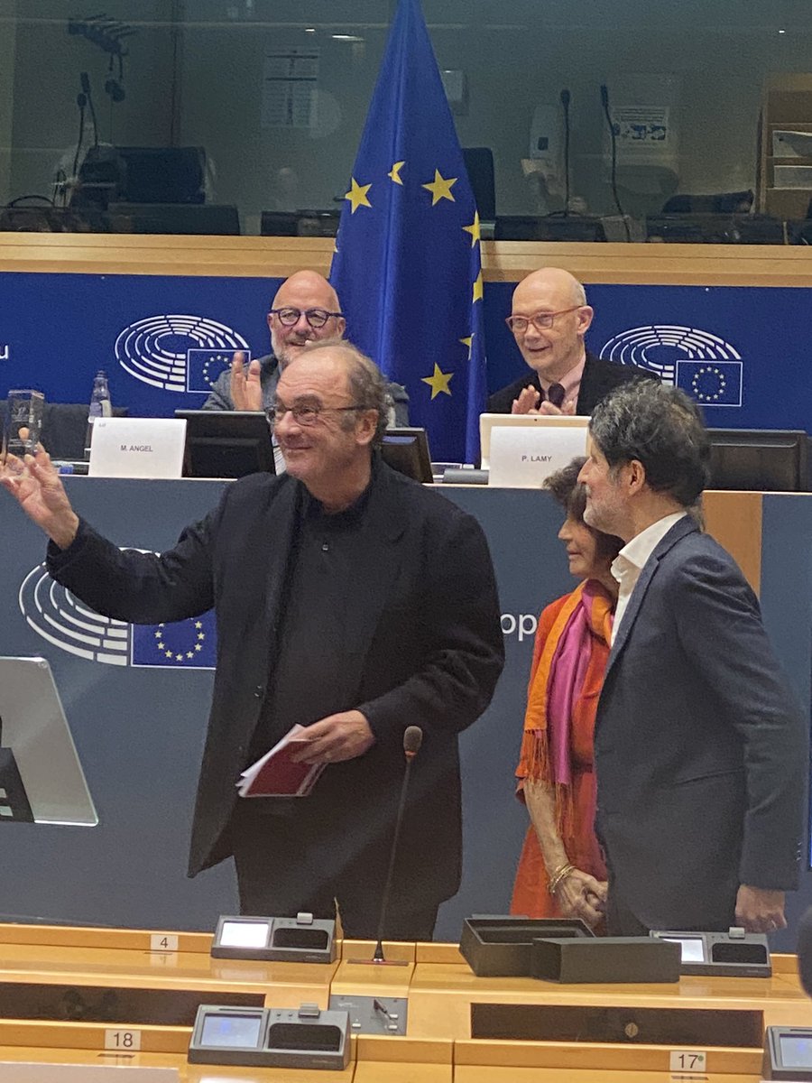 SCHIEDER's tweet photo. Der europäische Buchpreis wurde heute im EP an Robert #Menasse für „Die Erweiterung“ verliehen. Seine Rede ist ein flammender Appell für die europäische, nach-nationale Demokratie und gegen den wachsenden Nationalismus und die Dummheit. https://t.co/EKNegnttf3