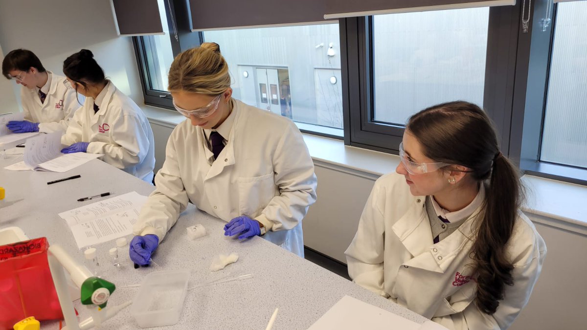 St Aidan's High Science tweet media