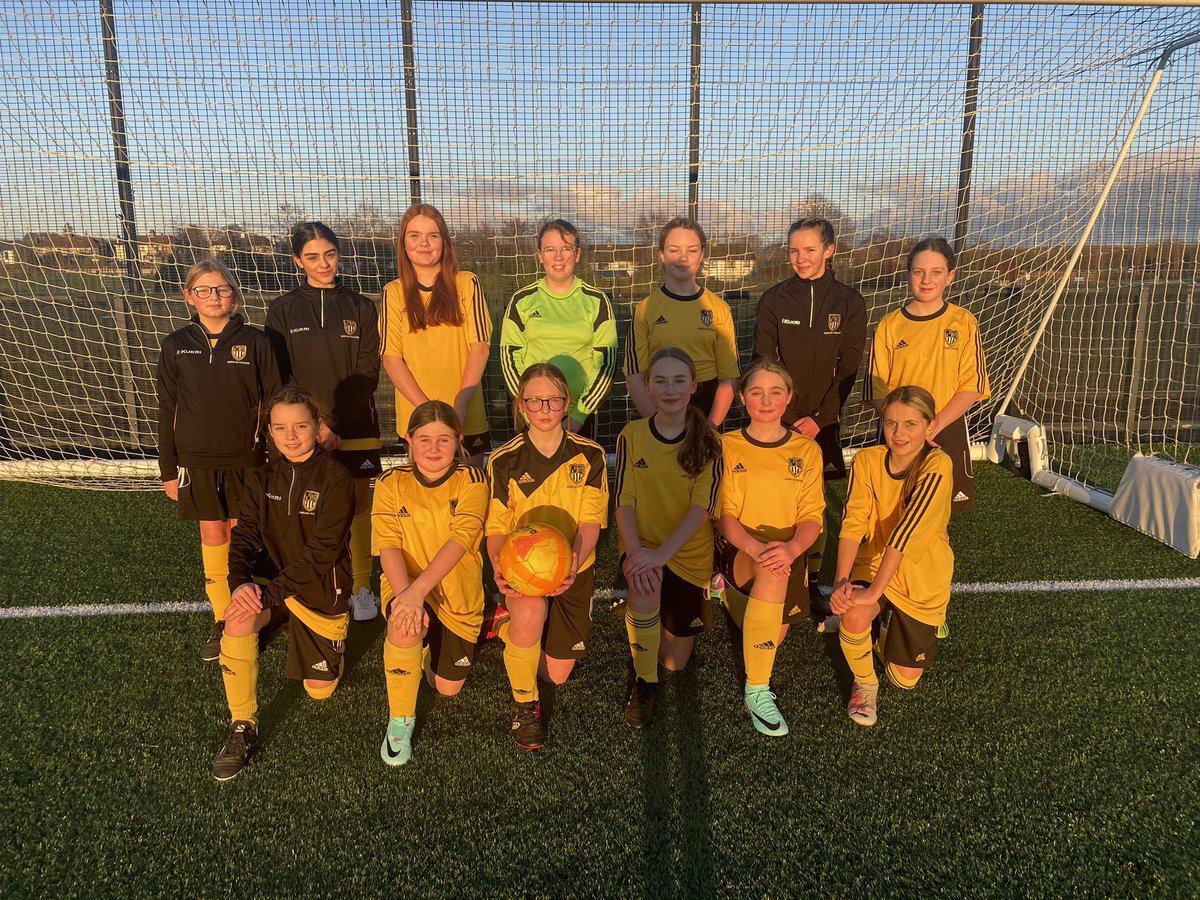 DunclugPE's tweet photo. Y8 footballers put in a solid shift vCambridge House GS this afternoon and securing a win that will take them into the next round of the cup. Player of the Match was Skye, scoring a hat- trick ⚽️⚽️⚽️ https://t.co/np11BKRAx0