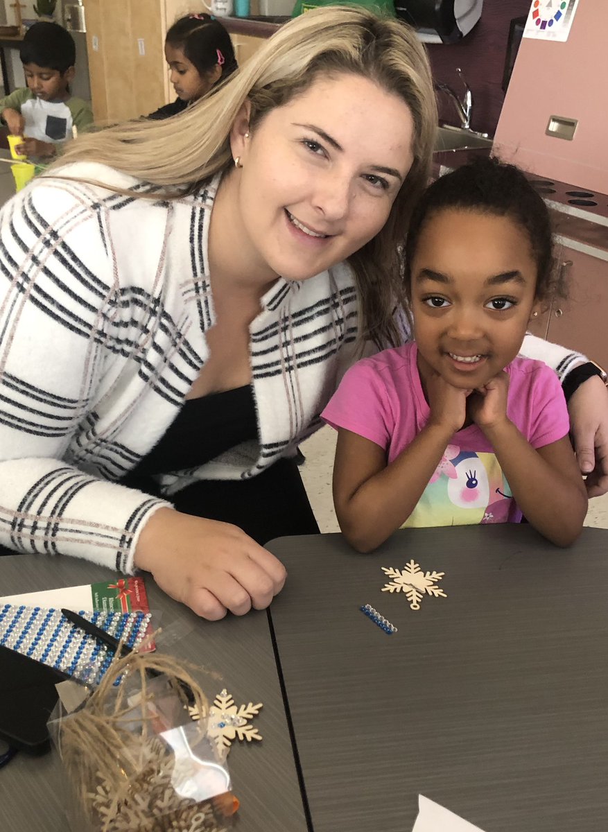 It’s beginning to look a lot like Christmas 🌲🎅
Thank you to Mme. Thompson for all her hard work making Christmas ornaments with the Owls 🦉♥️
#blessed
<a href="/Mmethompsonocsb/">Mme Stacey Thompson</a> 
<a href="/BernadetteOCSB/">St Bernadette OCSB</a>