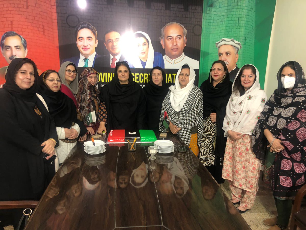 AdvMehr's tweet photo. #56FoundationDay
#WomenWingKPK
#LongLivePPP
#JeayeBhutto
@BBhuttoZardari @MediaCellPPP https://t.co/LFuqw2Y7En