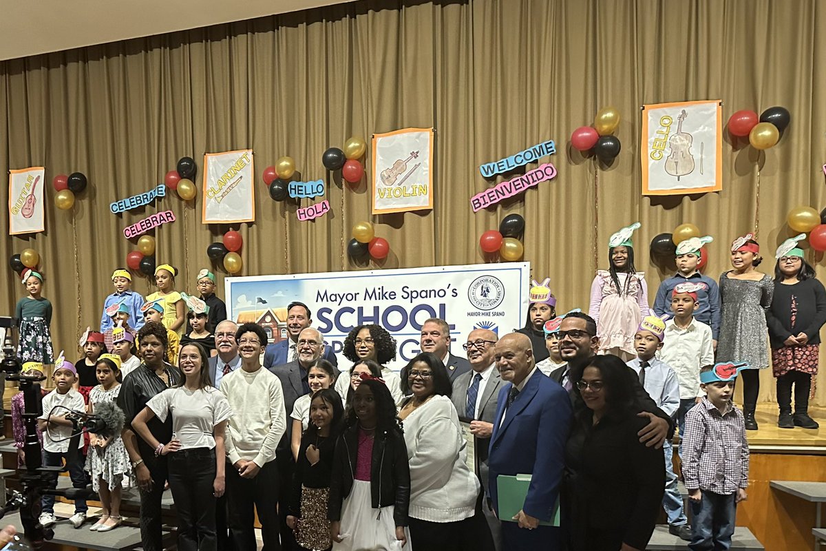 Today is @DodsonDragons day in Yonkers! Congrats on your selection as Mayor’s Spotlight School- recognizing excellence in school administration & community. For their outstanding work with MLL’s & creating a welcoming environment for newcomers to @YonkersSchools.